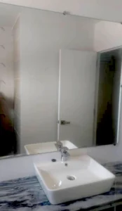 Espejo montado al aire."